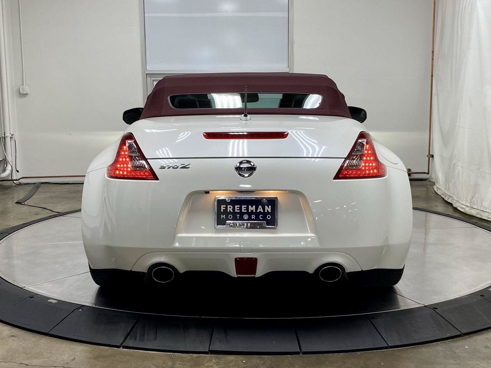Used 2017 Nissan 370Z Touring Sport RWD image 16