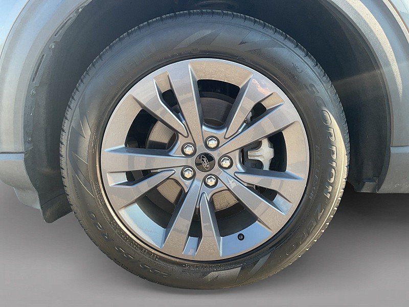 Used 2023 Ford Explorer XLT w/ Equipment Group 202A RWD image 16