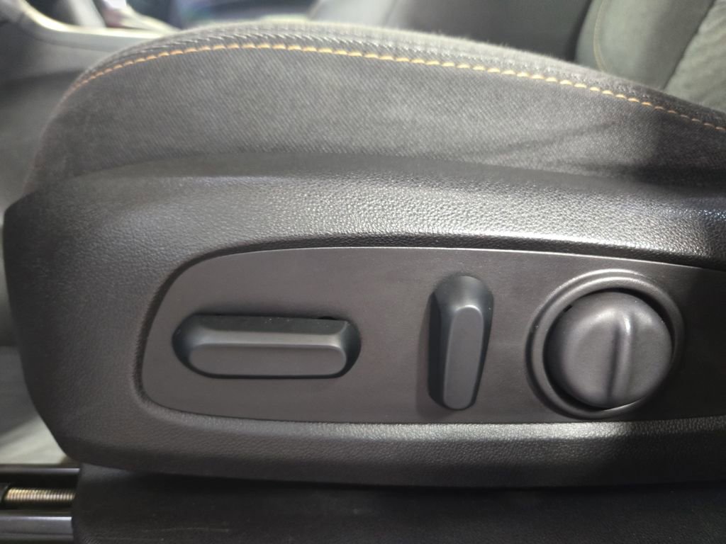 Used 2019 Chevrolet Equinox LT FWD image 27