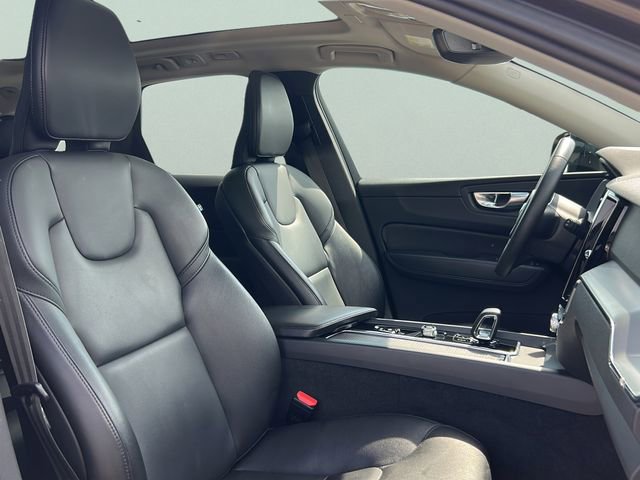 Used 2023 Volvo XC60 B5 Core image 20