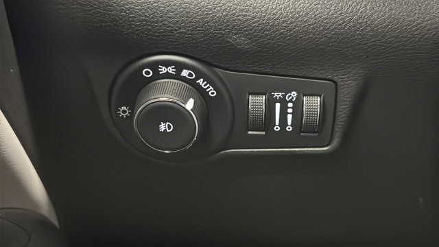 Certified 2025 Jeep Compass Limited AWD/4WD image 26