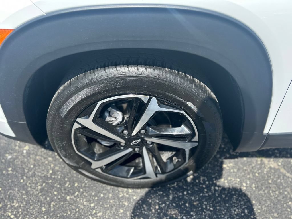 Used 2023 Chevrolet TrailBlazer RS w/ Sun and Liftgate Package FWD image 35