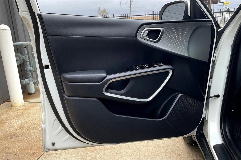 Certified 2023 Kia Soul LX w/ LX Technology Package image 21