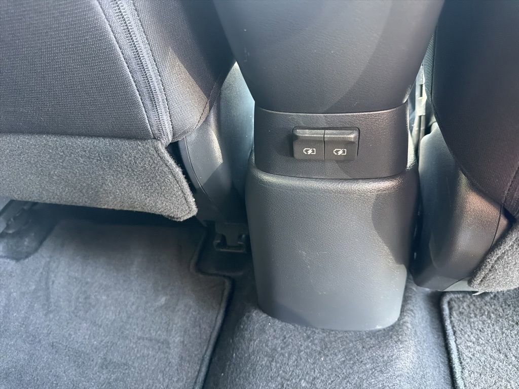 Used 2019 Nissan Kicks SR image 28