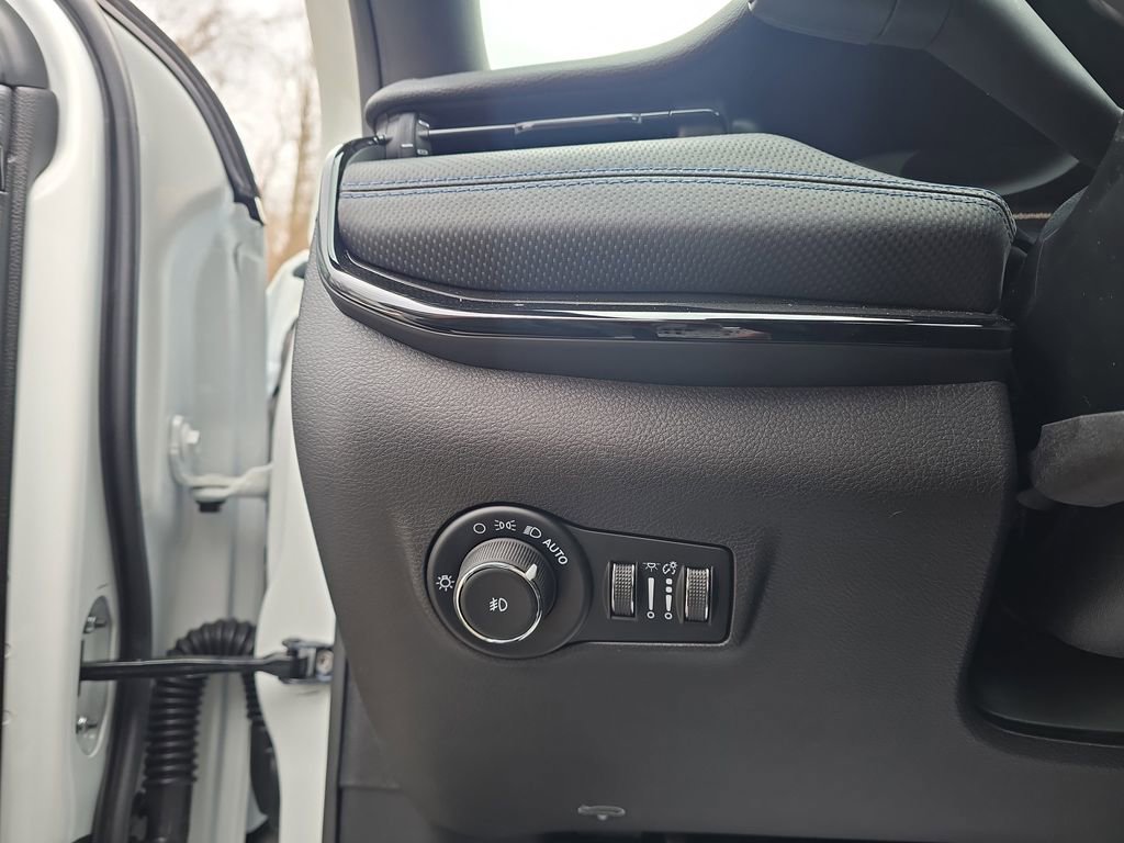 New 2026 Jeep Compass Latitude image 14