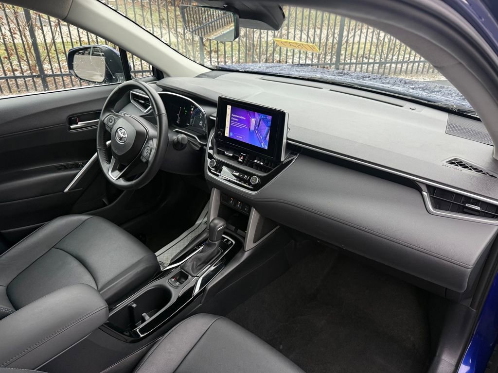 Used 2024 Toyota Corolla Cross XLE image 14