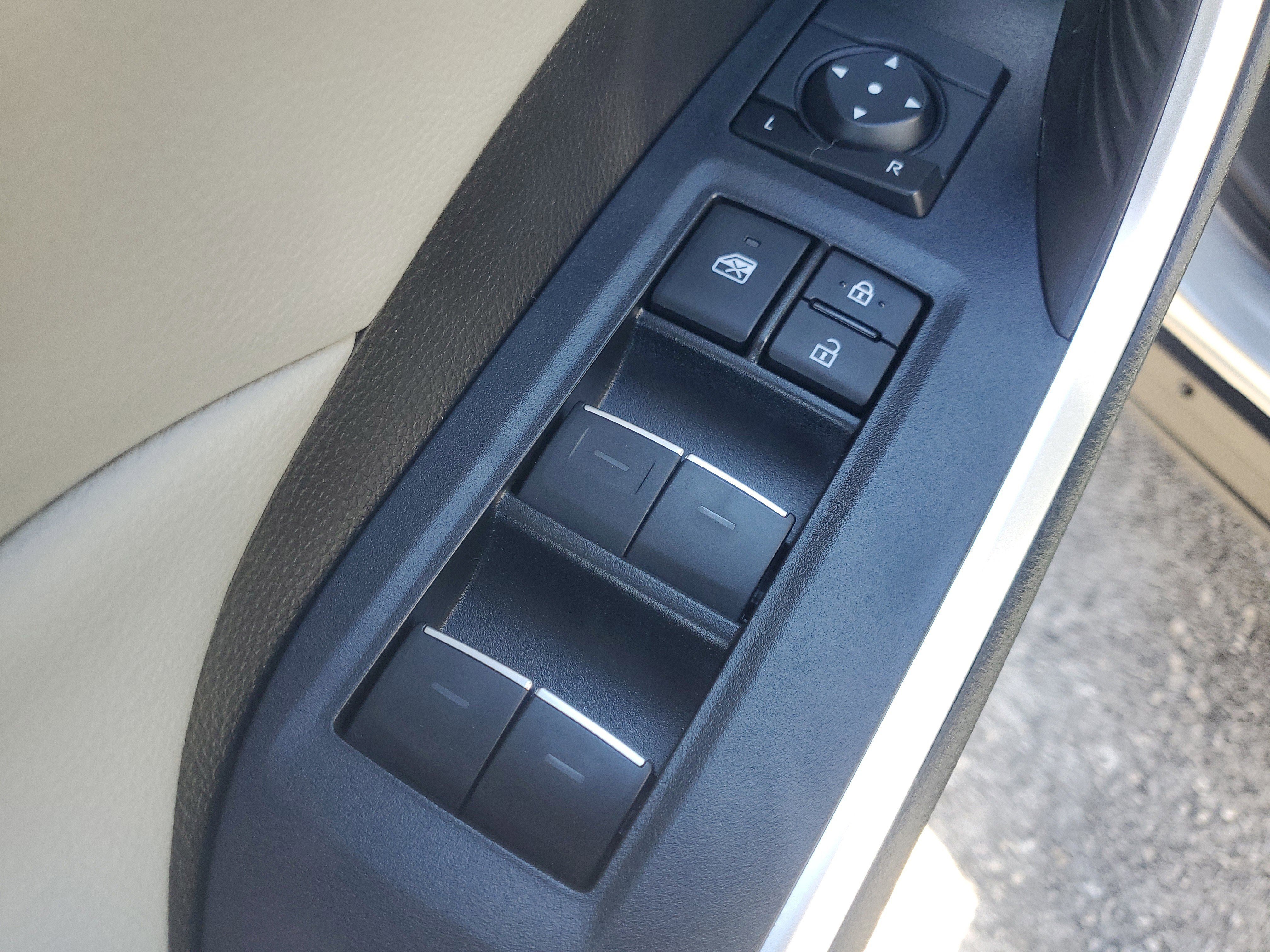 Used 2022 Toyota RAV4 XLE Premium image 21