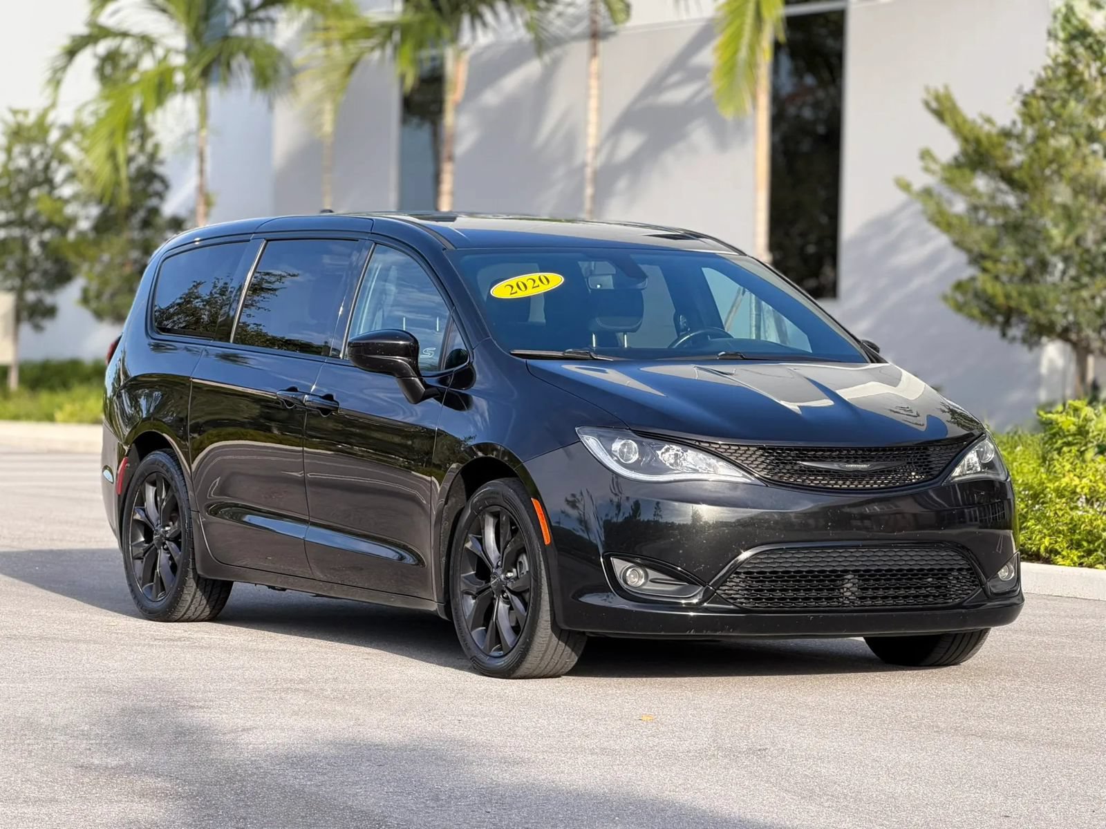 Used 2020 Chrysler Pacifica Touring w/ S Appearance Package