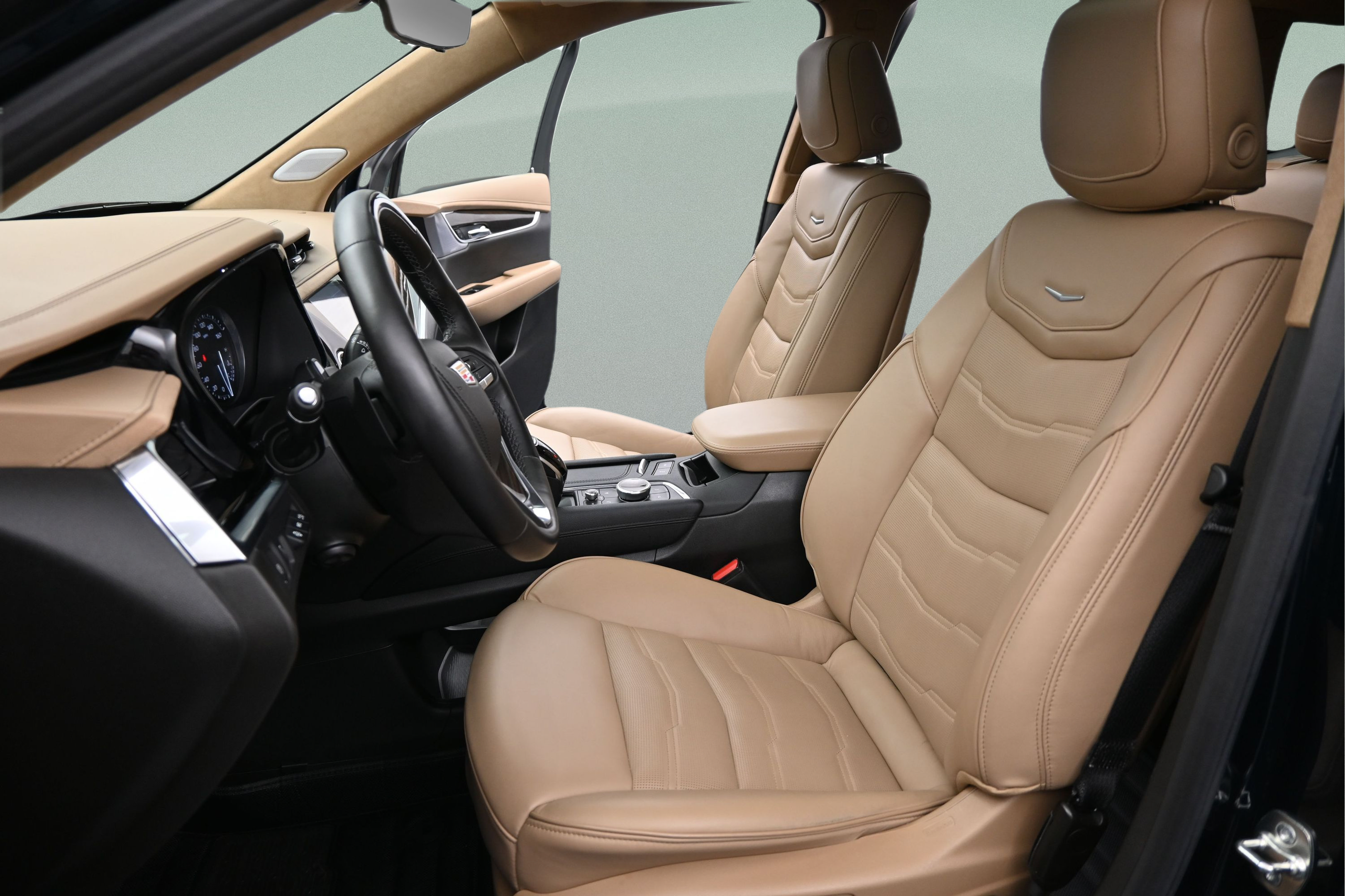 Used 2024 Cadillac XT6 Premium Luxury w/ Platinum Package FWD image 23