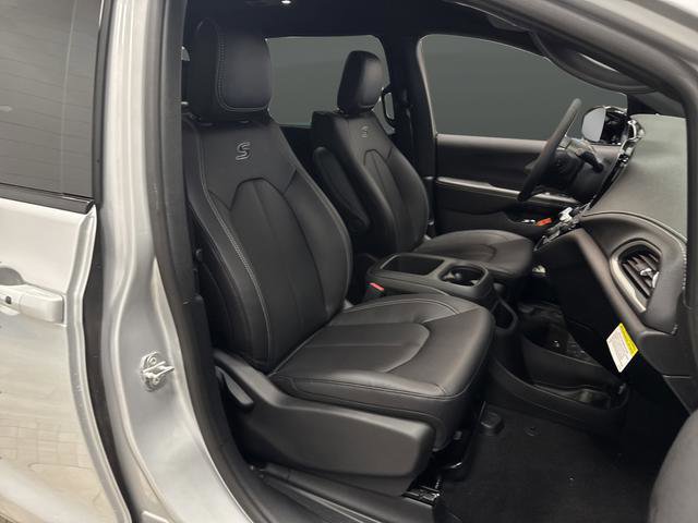 New 2026 Chrysler Pacifica Select w/ S Appearance Package image 29