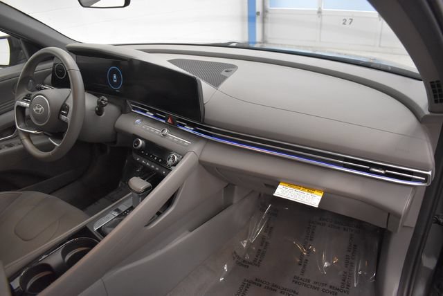 Used 2025 Hyundai Elantra SEL FWD image 18