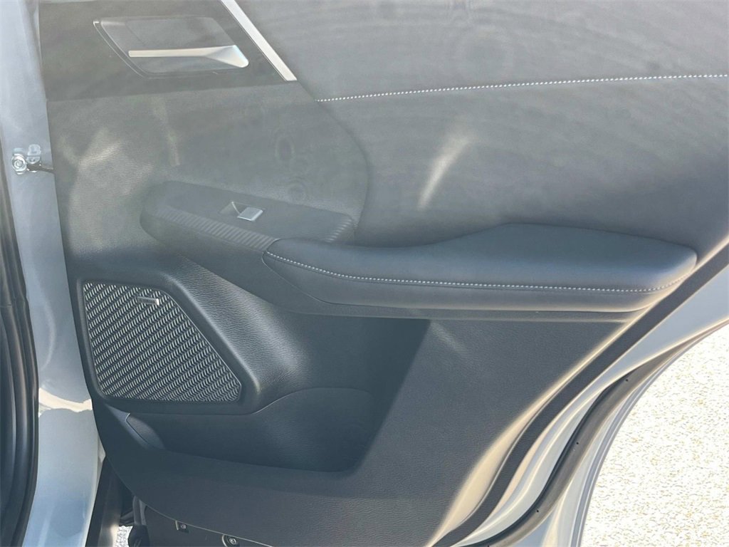 New 2025 Mitsubishi Outlander SE image 15