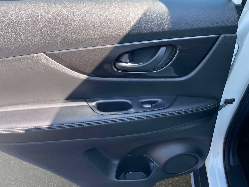 Used 2019 Nissan Rogue S FWD image 15