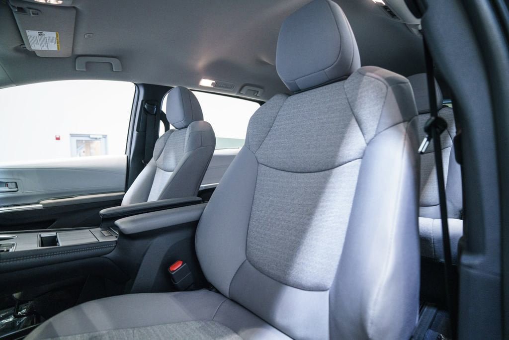 Certified 2026 Toyota Sienna LE FWD image 6