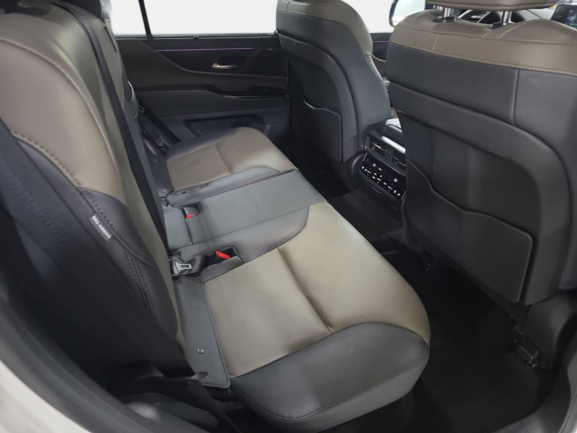 Used 2025 Lexus LX 700h Overtrail w/ Accessory Package (Z1) AWD/4WD image 11