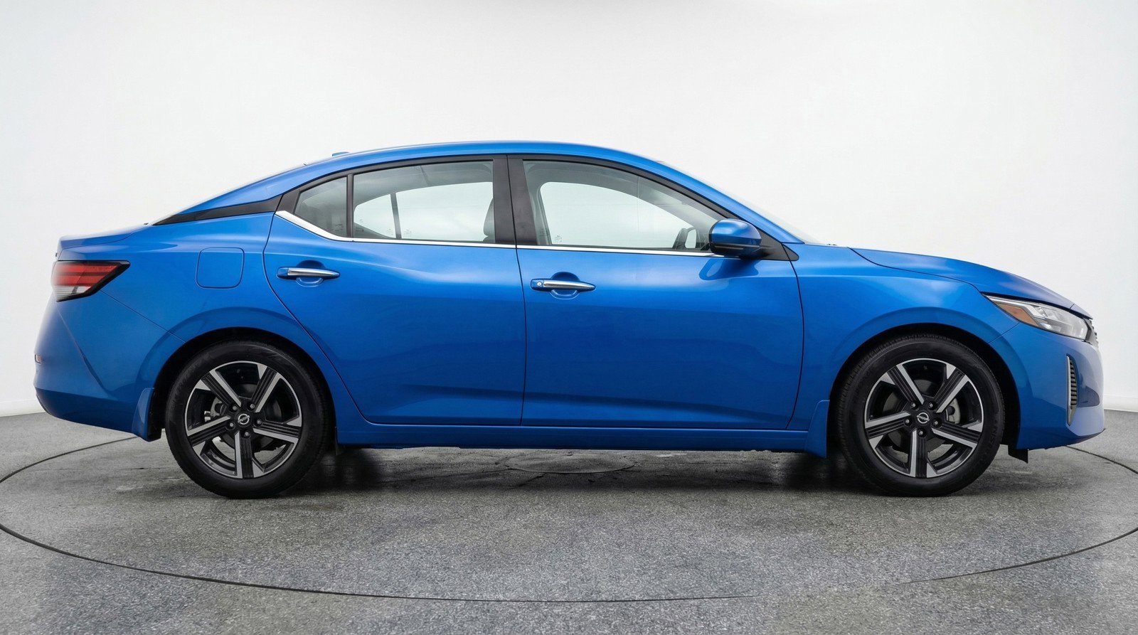 Used 2025 Nissan Sentra SV FWD image 11