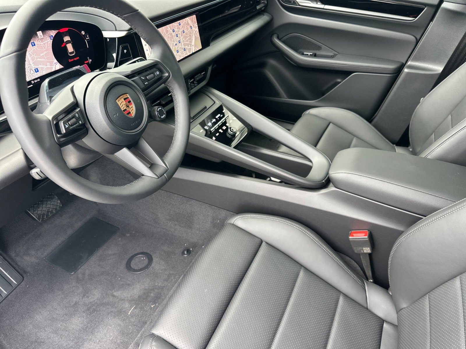 New 2026 Porsche Macan Electric RWD image 4