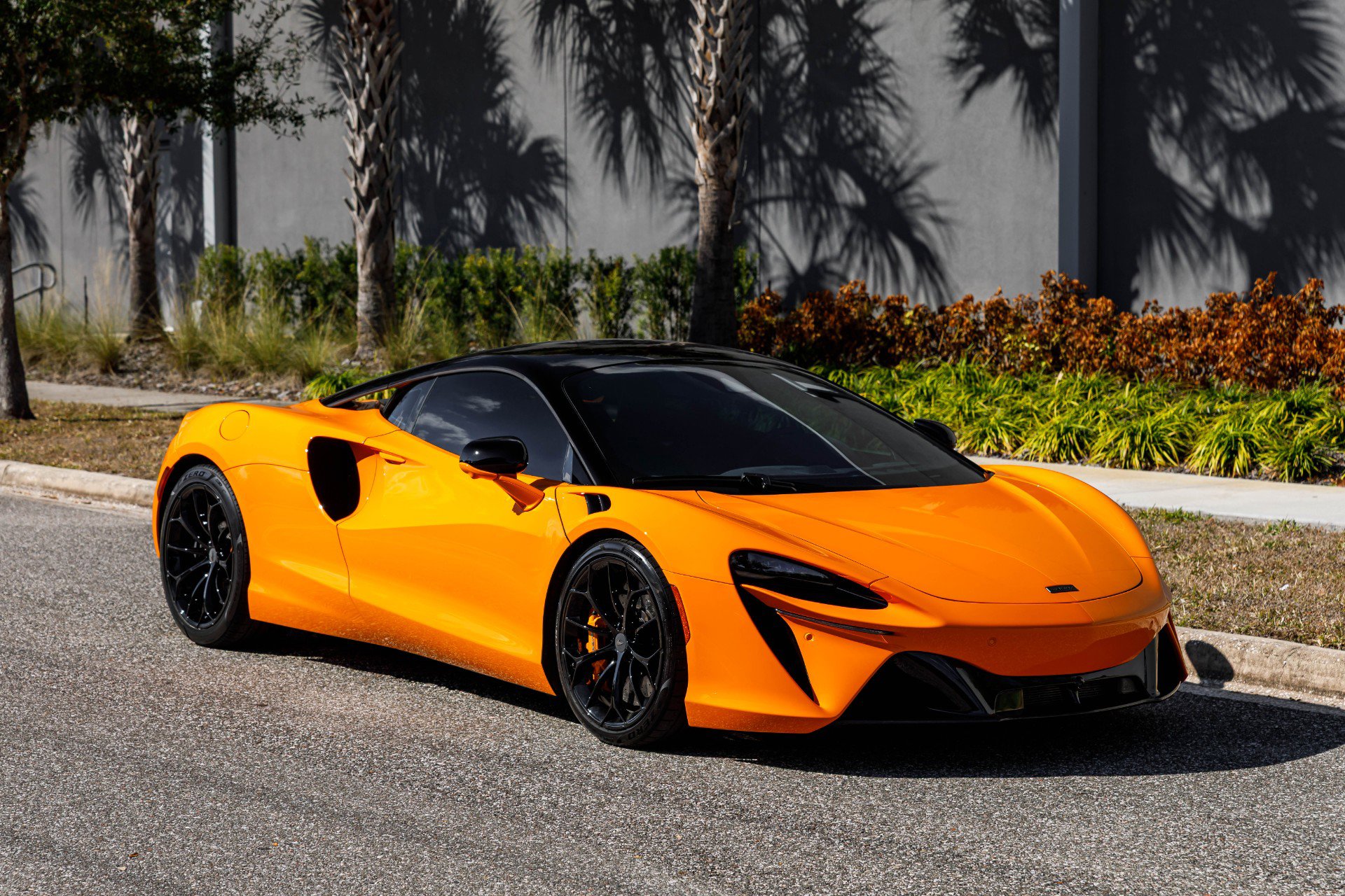 Used 2025 McLaren Artura image 8