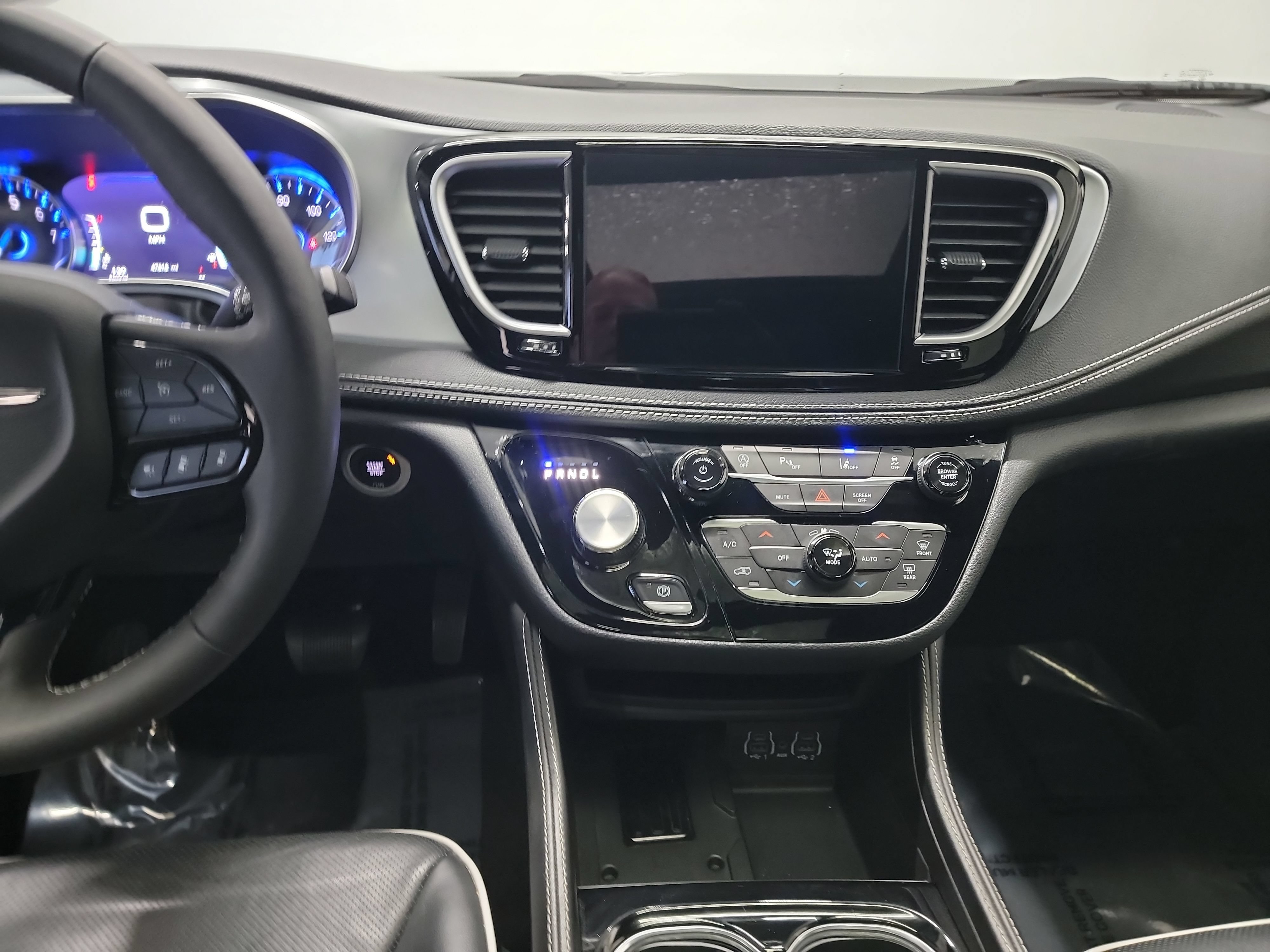 Used 2025 Chrysler Pacifica Limited FWD image 20