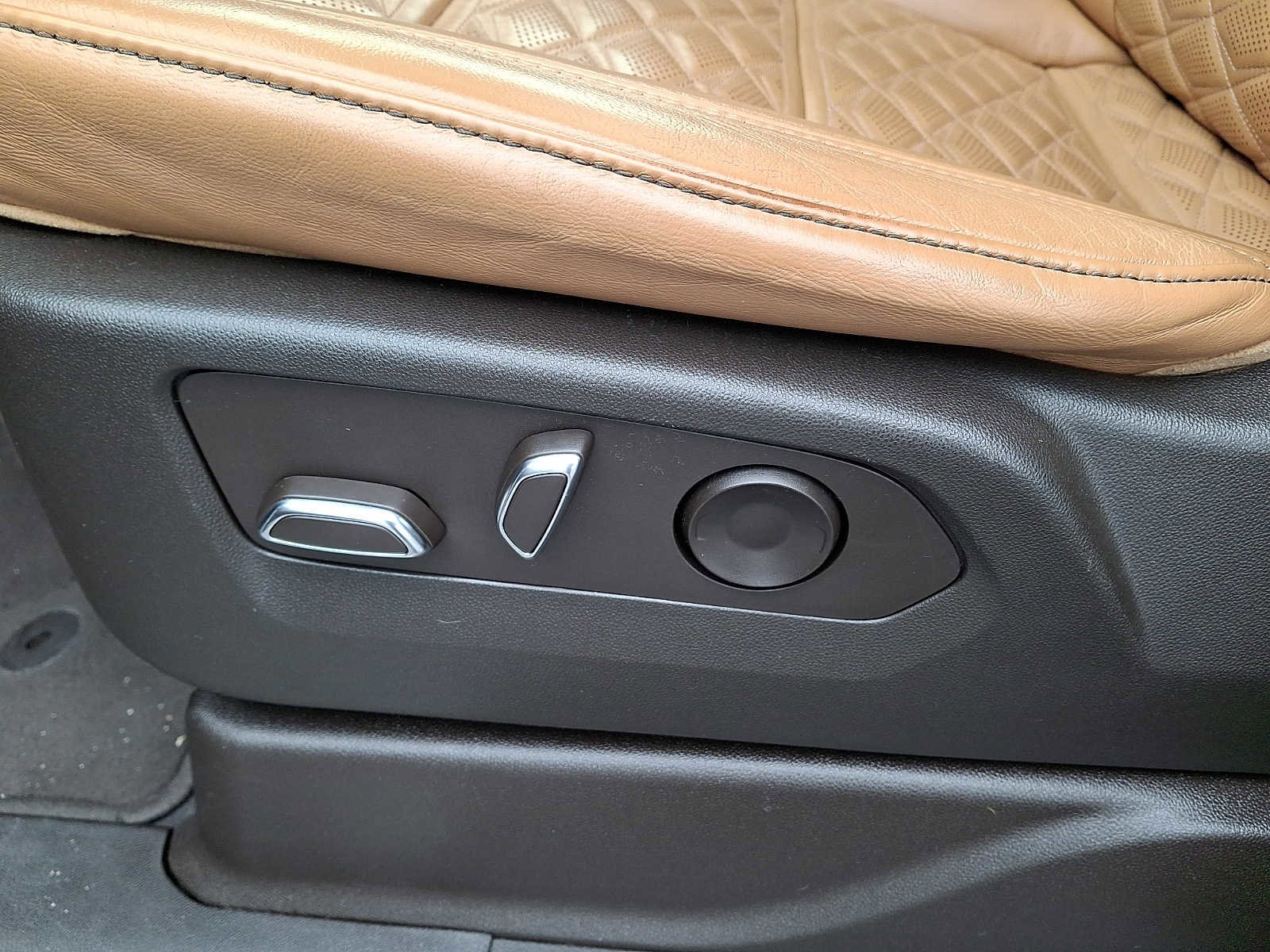 Used 2023 Cadillac Escalade Sport w/ Touring Package image 11