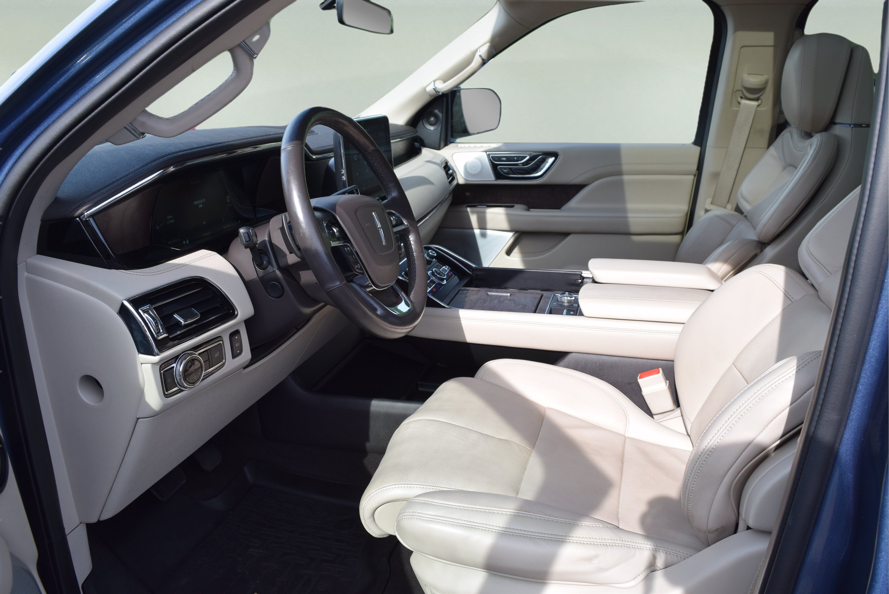 Used 2020 Lincoln Navigator Reserve w/ Luxury Package AWD/4WD image 11