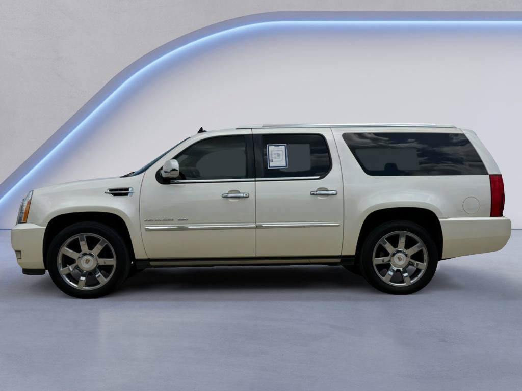 Used 2013 Cadillac Escalade ESV Luxury RWD image 2