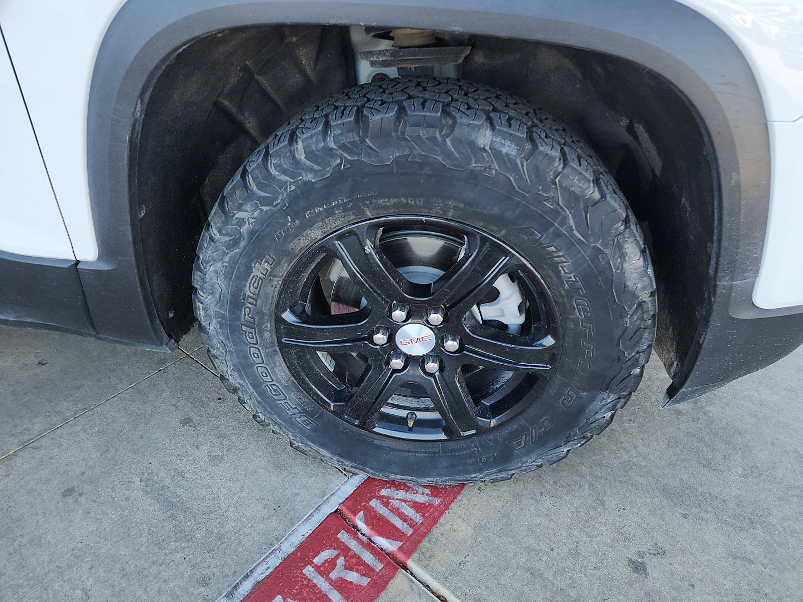 Used 2023 GMC Acadia AT4 w/ Technology Package image 9