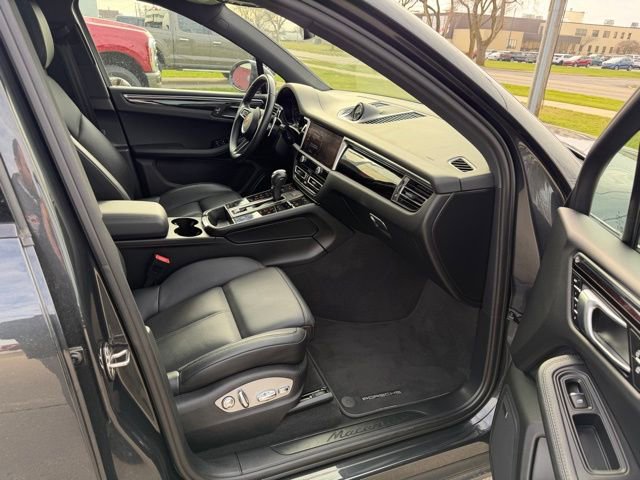Used 2024 Porsche Macan Turbo image 11