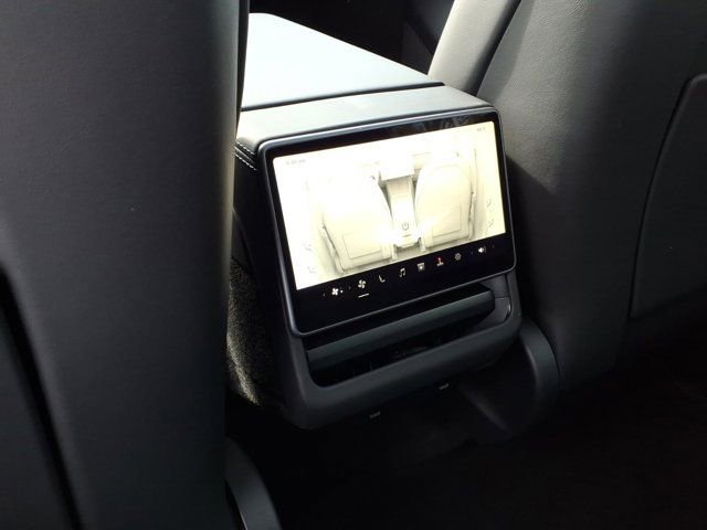 Used 2026 Tesla Model Y Long Range AWD/4WD image 19