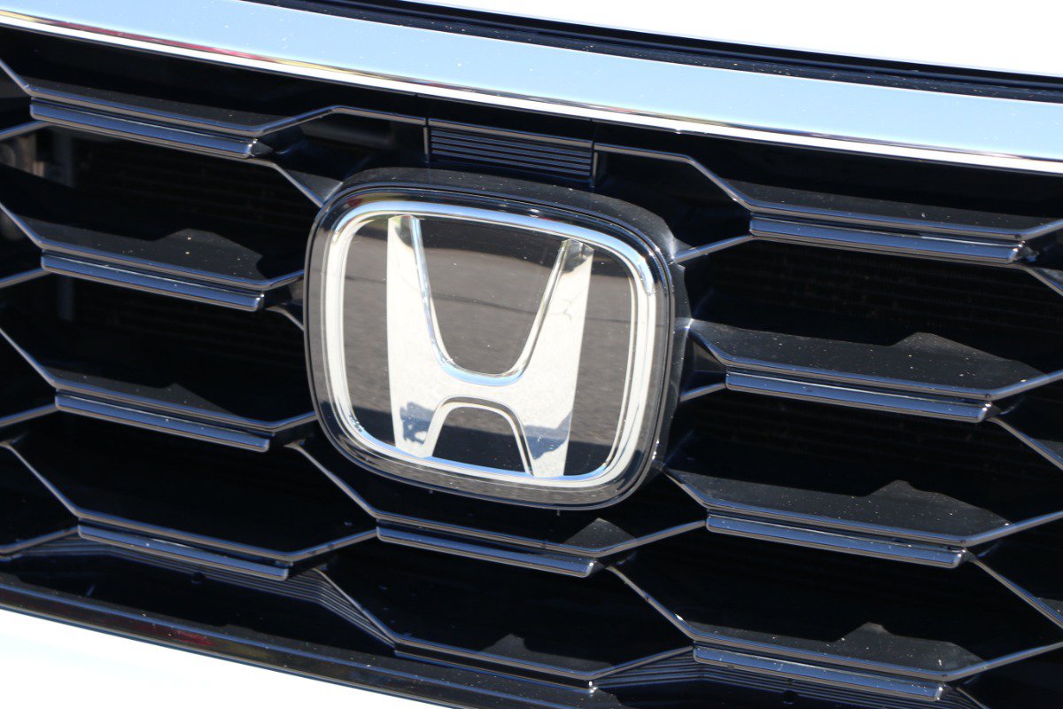 Used 2025 Honda Pilot Touring image 12