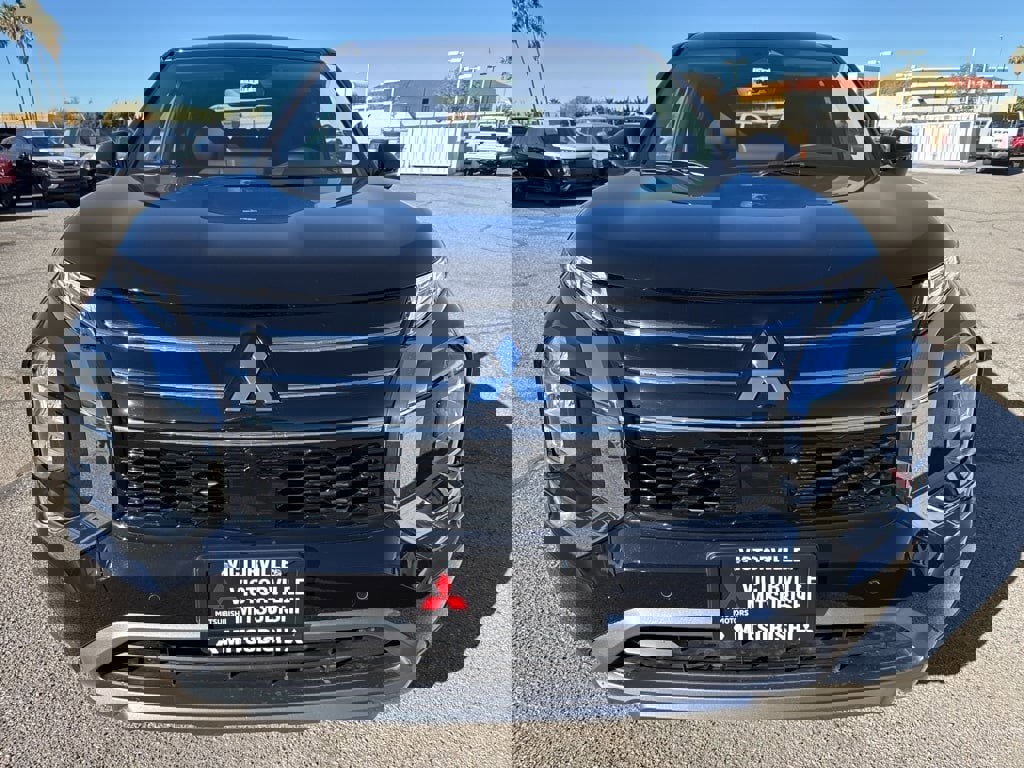 New 2025 Mitsubishi Outlander SE image 2