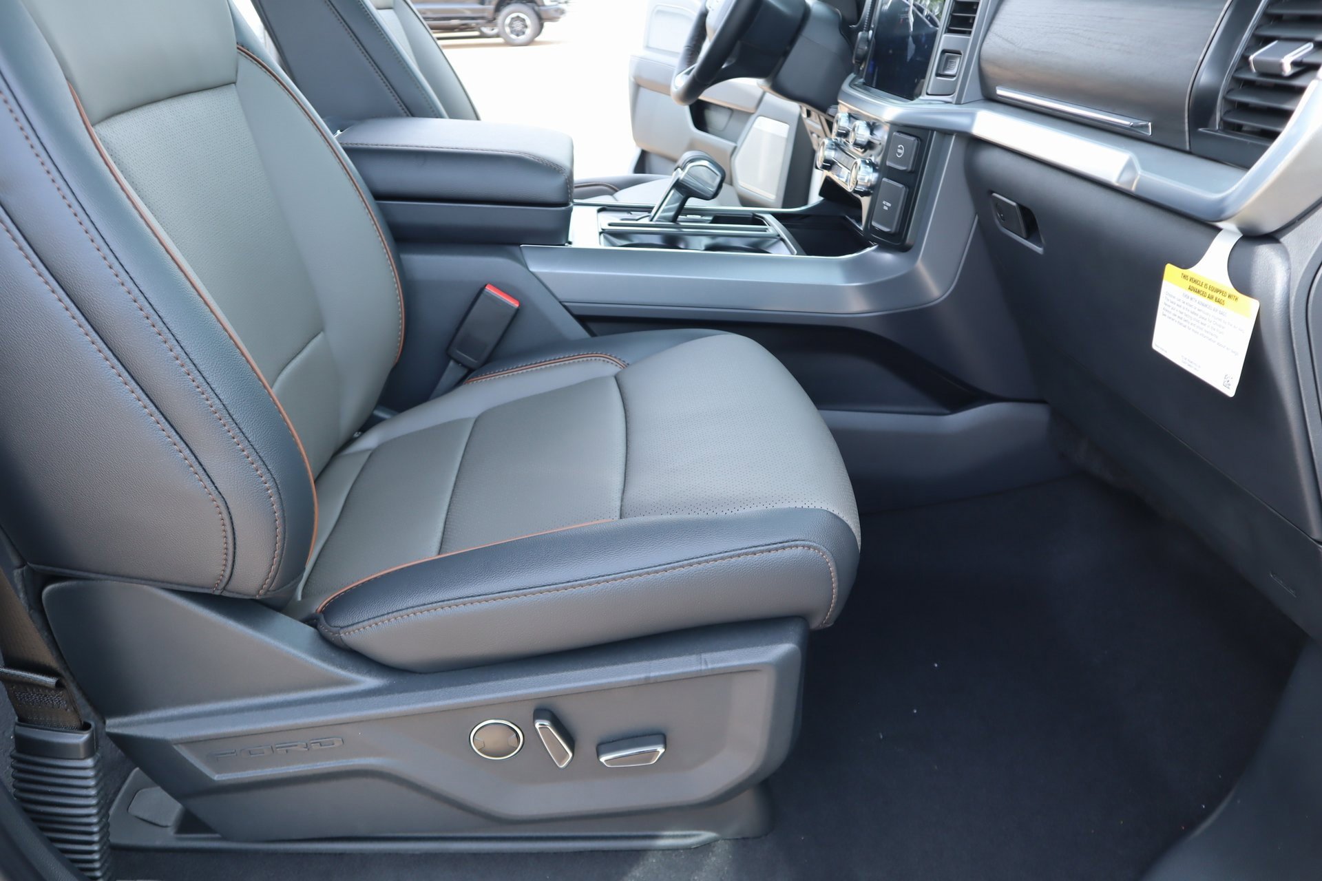 New 2025 Ford F150 Lariat w/ Equipment Group 502A High image 15