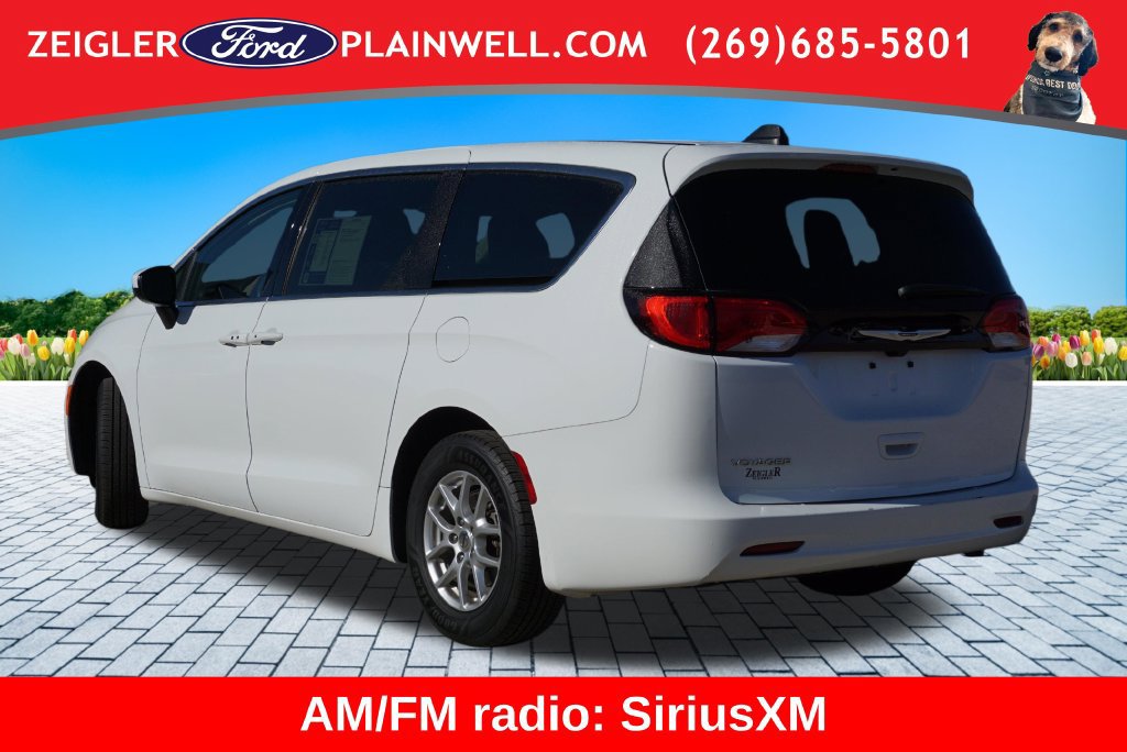 Used 2023 Chrysler Voyager LX FWD image 3
