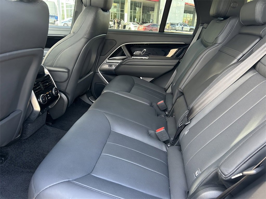Used 2023 Land Rover Range Rover SE image 16
