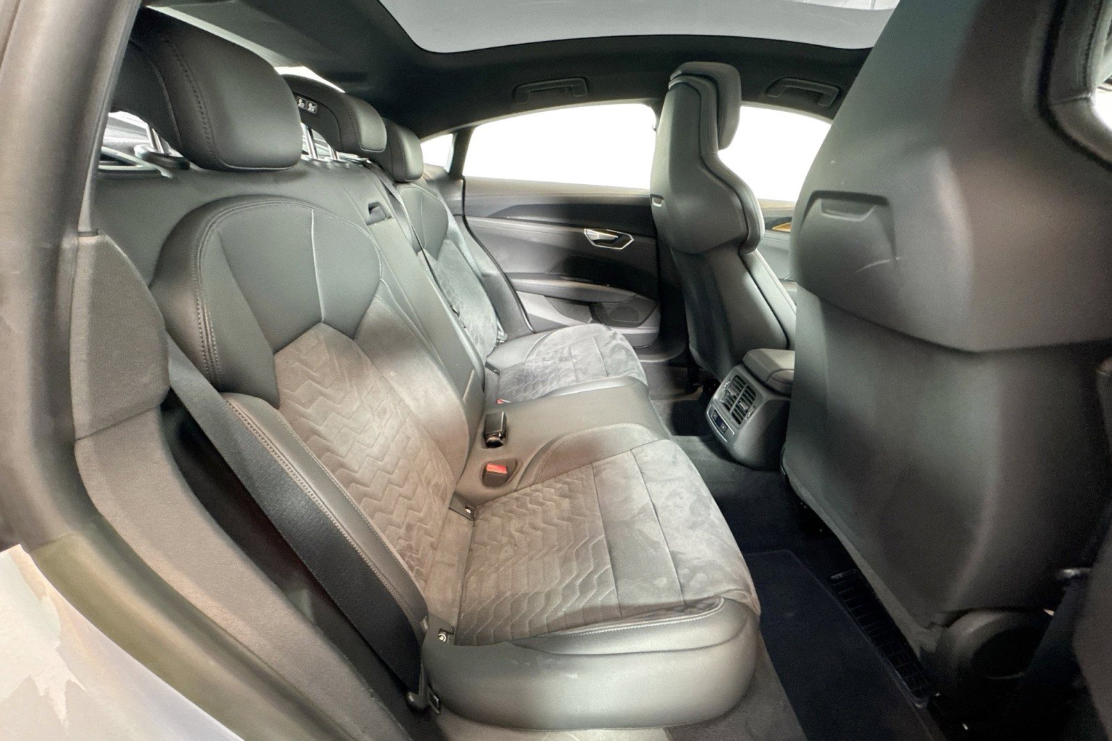 Used 2022 Audi e-tron GT Premium Plus AWD/4WD image 25