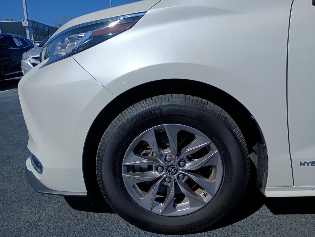 Used 2021 Toyota Sienna XLE image 16