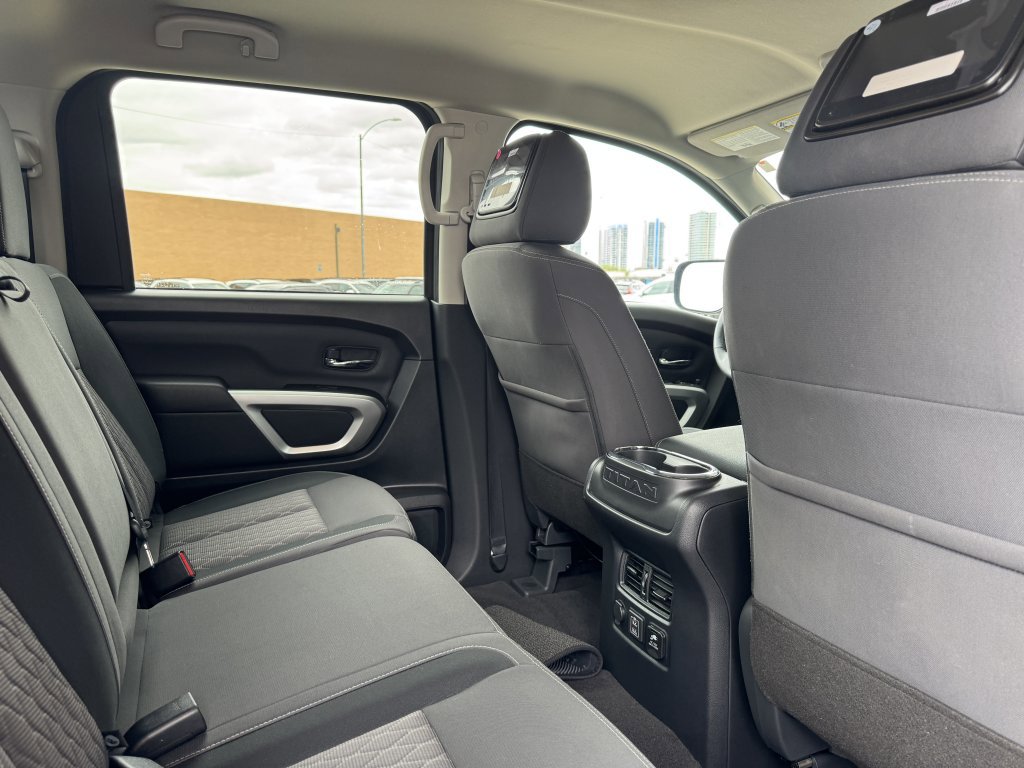 Used 2024 Nissan Titan SV w/ SV Convenience Package image 39