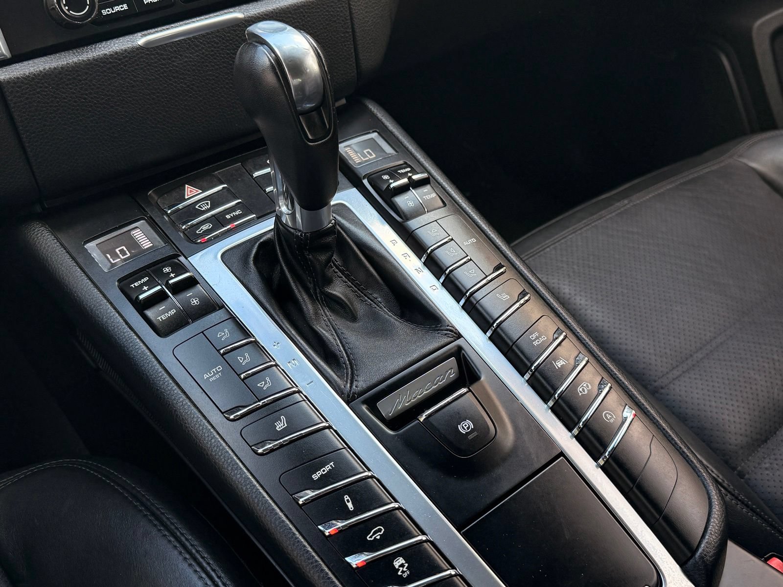 Used 2017 Porsche Macan GTS AWD/4WD image 31