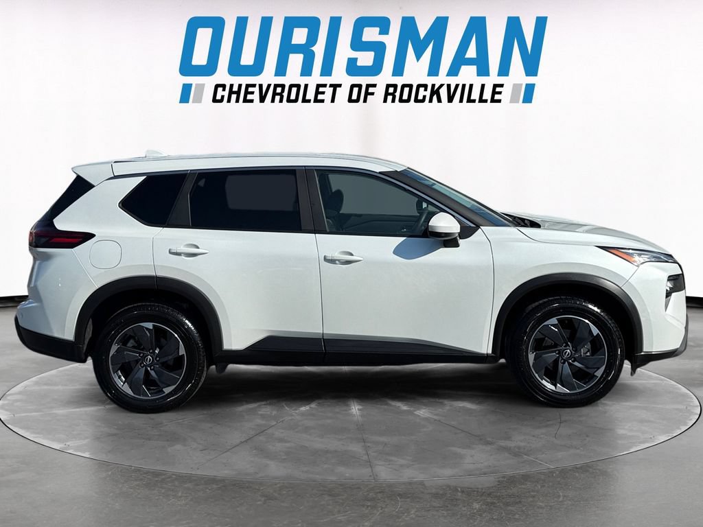 Used 2024 Nissan Rogue SV AWD/4WD image 7