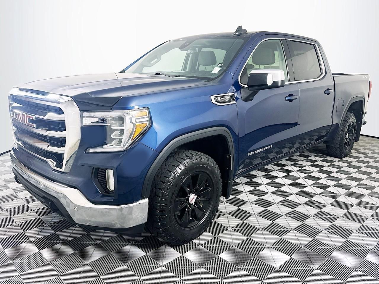 Used 2022 GMC Sierra 1500 SLE w/ Driver Alert Package II AWD/4WD image 6