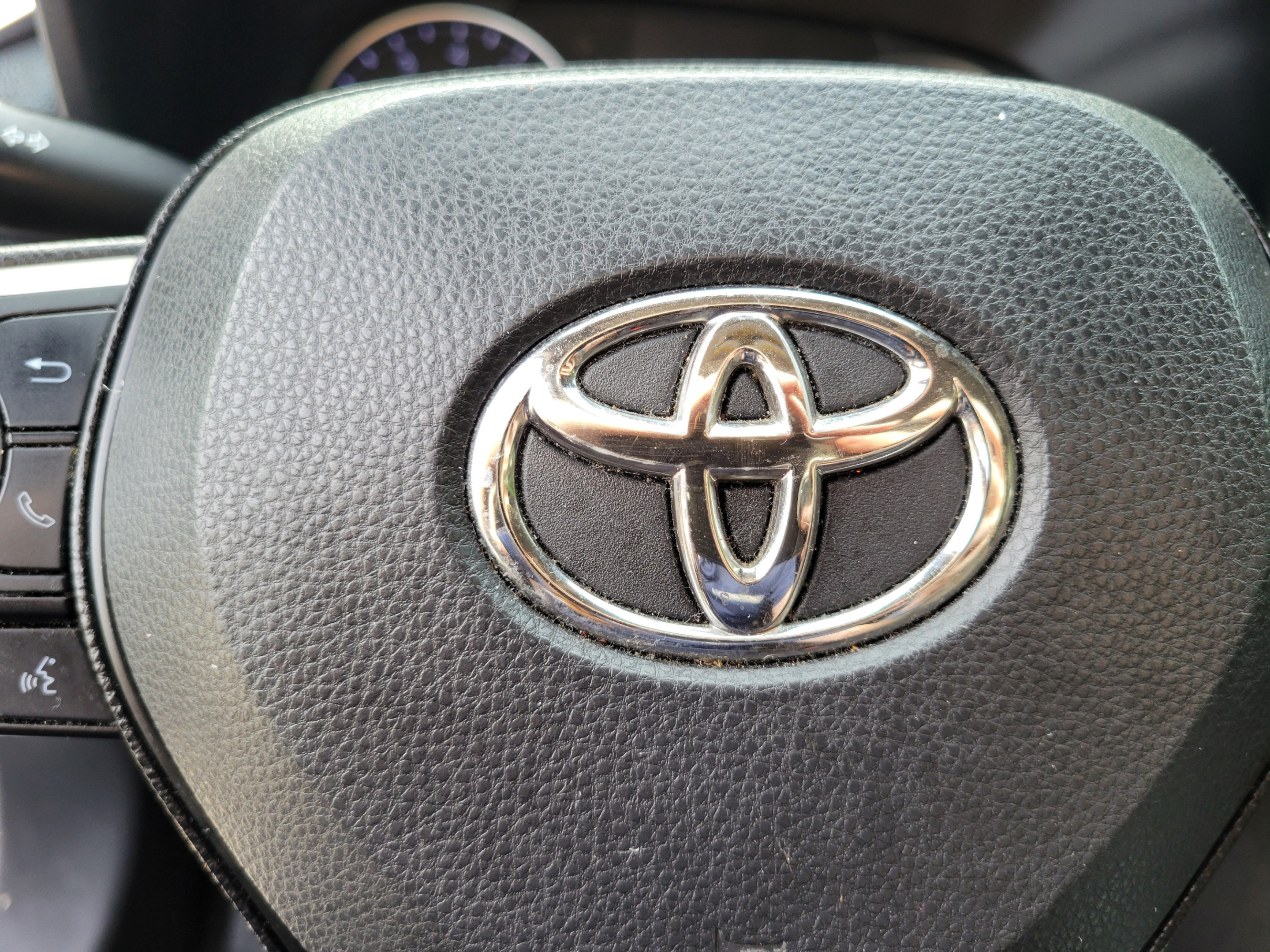 Used 2020 Toyota RAV4 LE w/ Carpet Mat Package FWD image 23