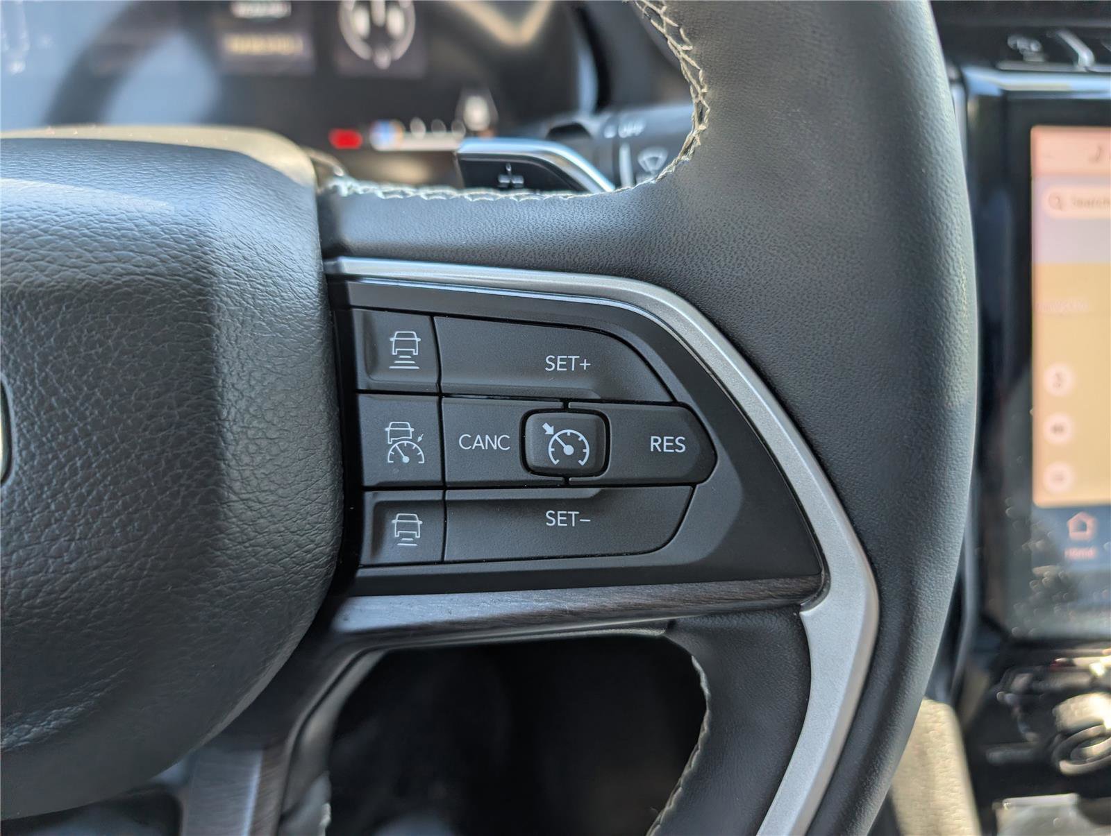 Used 2023 Jeep Grand Cherokee L Limited w/ Luxury Tech Group II image 28