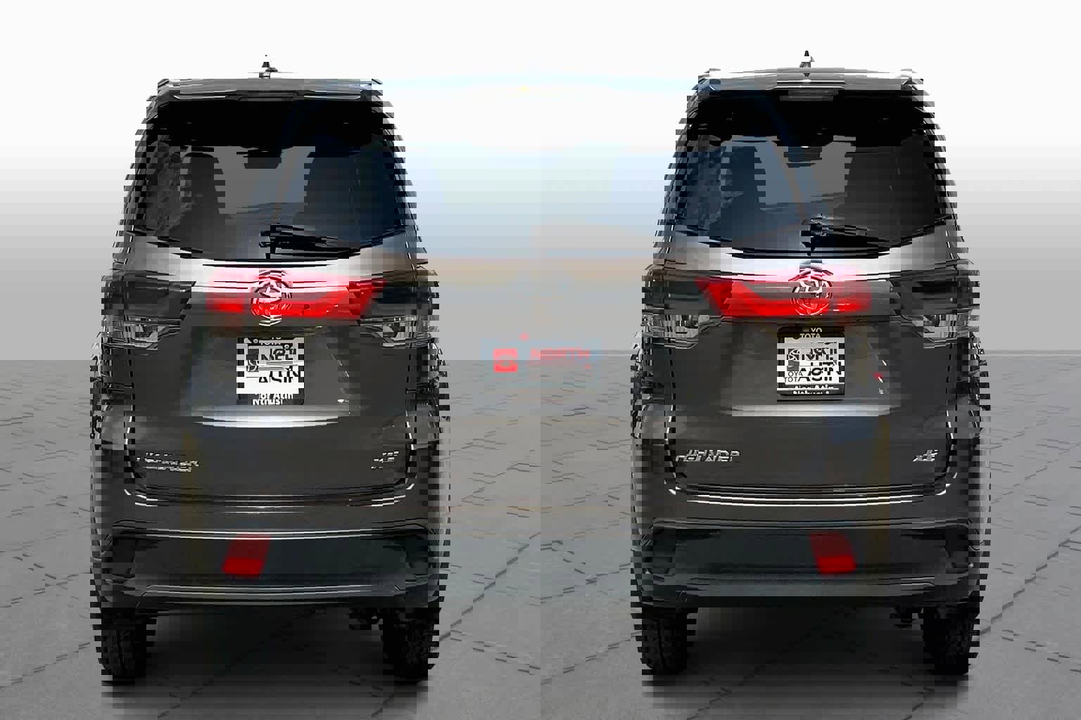 Used 2017 Toyota Highlander XLE image 4