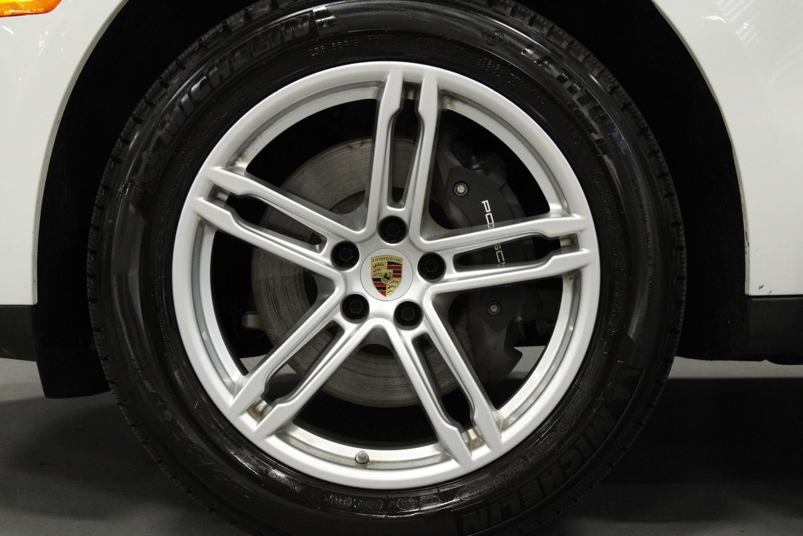 Certified 2025 Porsche Macan AWD/4WD image 9