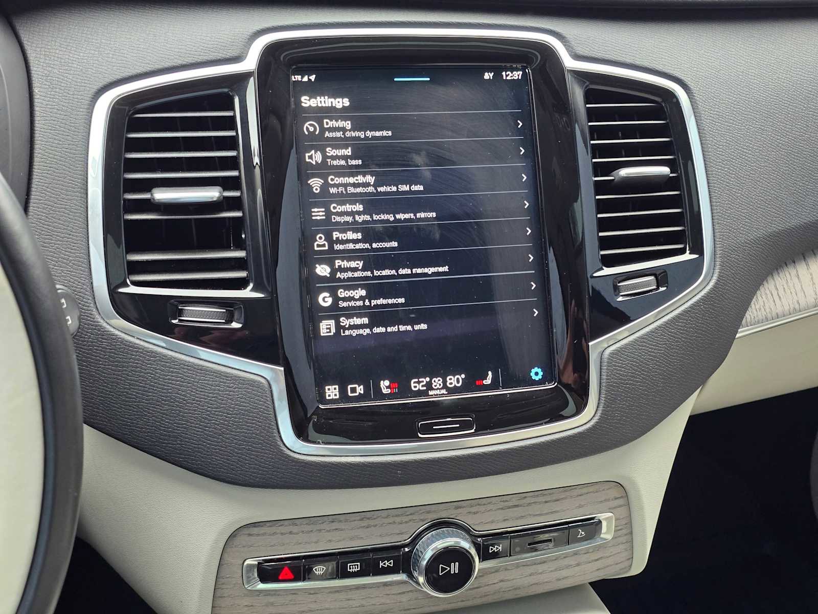 Certified 2024 Volvo XC90 T8 Plus w/ Protection Package Premier image 28