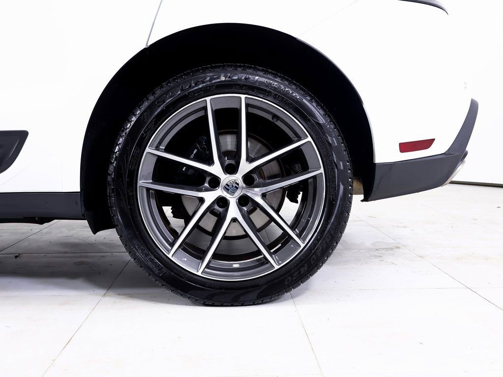 Used 2025 Porsche Macan image 23