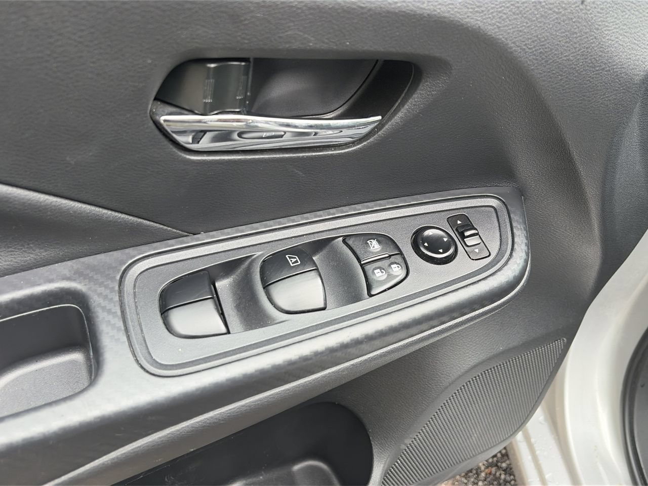 Used 2024 Nissan Versa SV FWD image 26