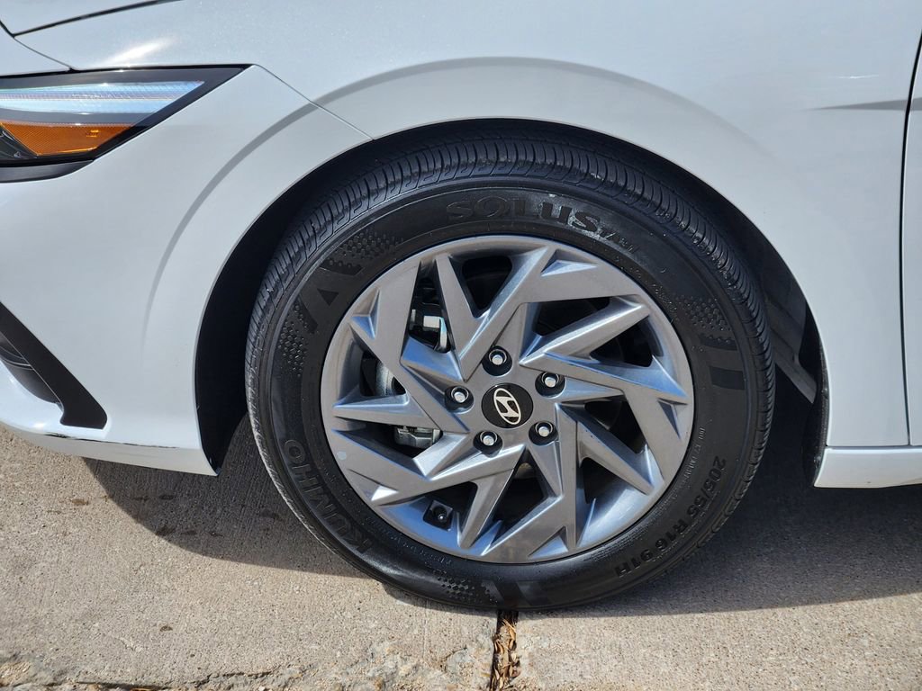 Certified 2025 Hyundai Elantra Blue image 9