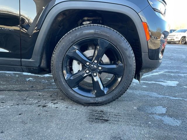 Used 2024 Jeep Grand Cherokee Limited w/ Black Appearance Package image 39