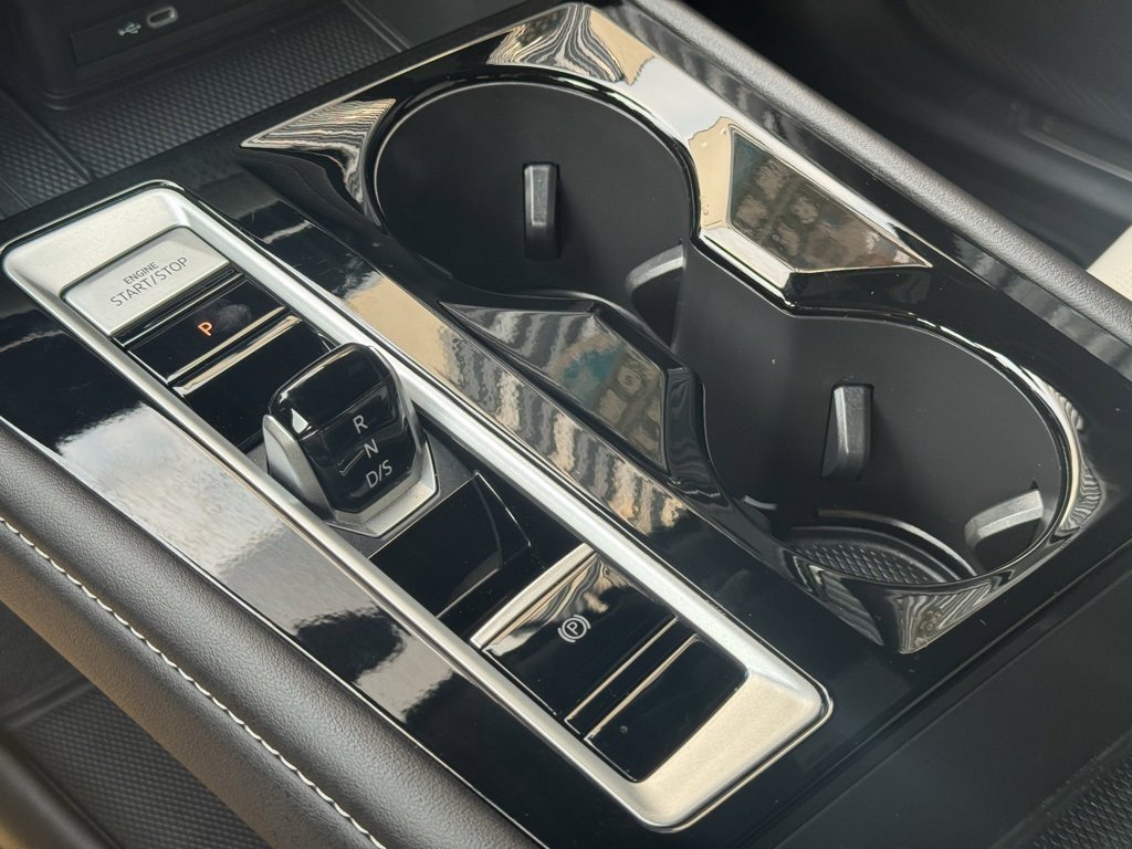 Used 2025 Volkswagen Atlas Cross Sport SEL Premium R-Line image 16